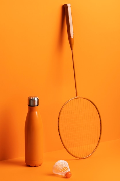 Badmintonracket en bidon arrangement