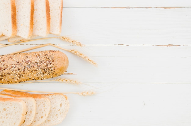 Bakkerijstilleven met met de hand gemaakt brood