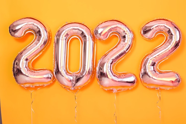 Ballon nummer gelukkig nieuwjaar object render ballon met lint gele achtergrond