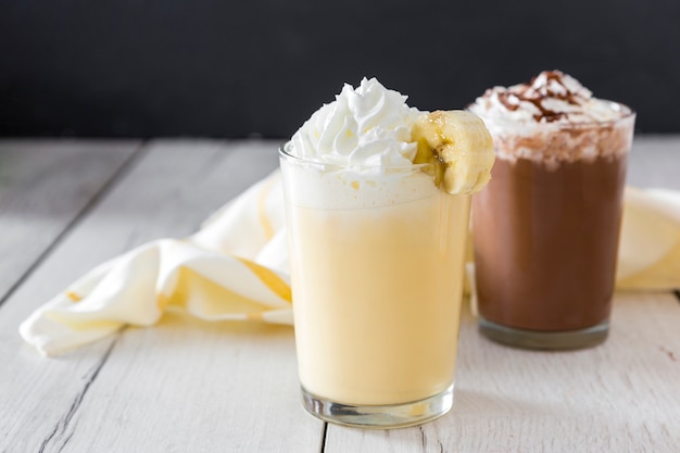 Bananen- en chocolademilkshakes