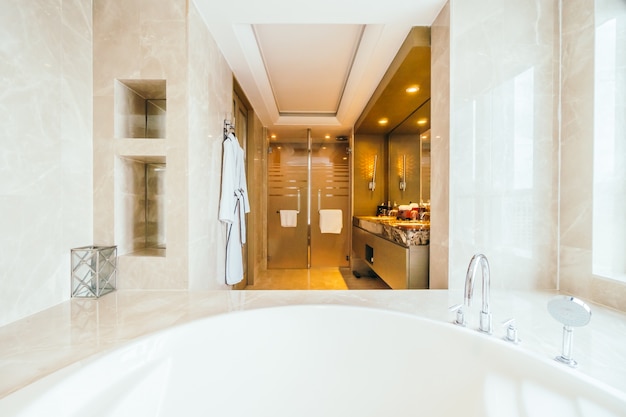 BANGKOK, THAILAND - 12 augustus 2016: Prachtige luxe badkamer