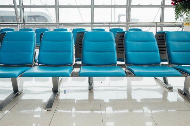 bankstoel op de luchthaven