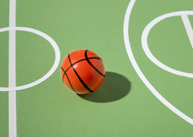 Gratis foto basketbal minimaal stilleven