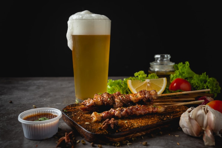 Gratis Foto bbq grill bereid met hete pittige sichuan pepersaus is een chinees kruid.