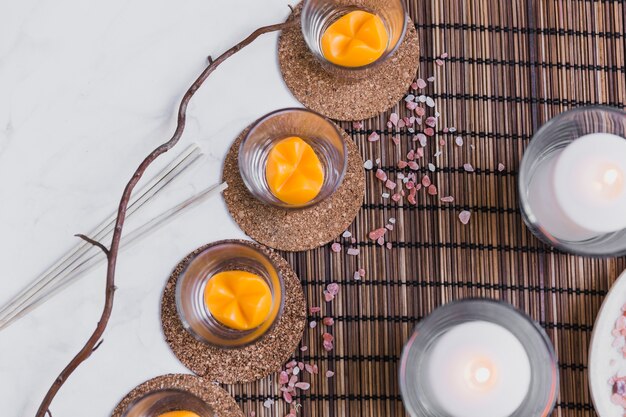 Beker met aromatische kaarsen