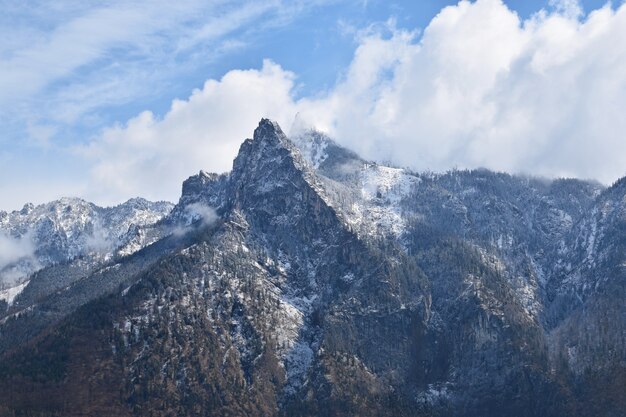 Berg met wolken