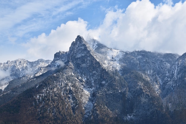 Berg met wolken