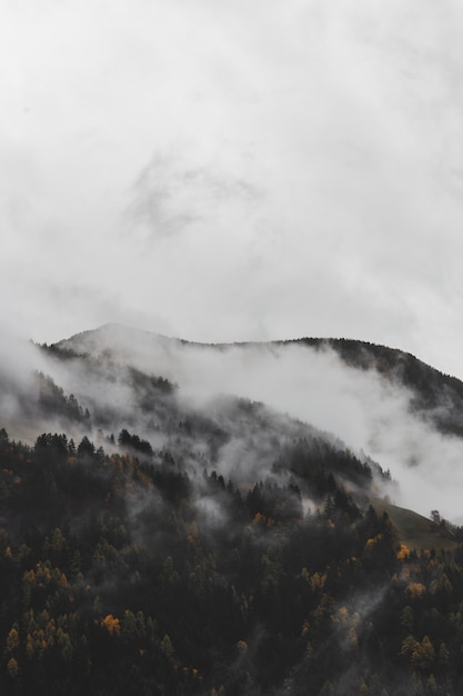 Gratis foto bergketen landschap