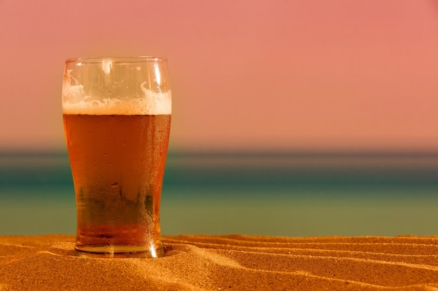 Bier op het strand