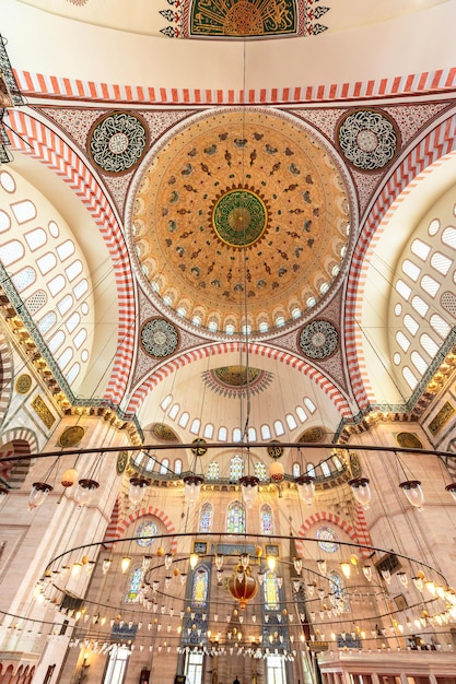 Gratis foto binnenaanzicht van de suleymaniye-moskee in istanbul, turkije