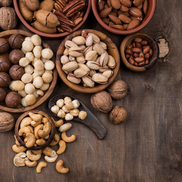 Biologische noten snack in kommen