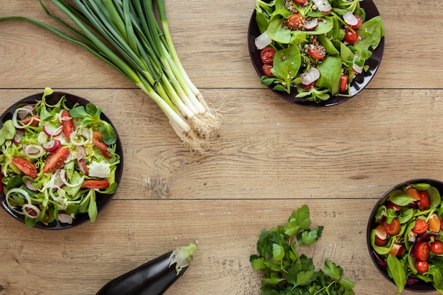 Biologische salade op tafel