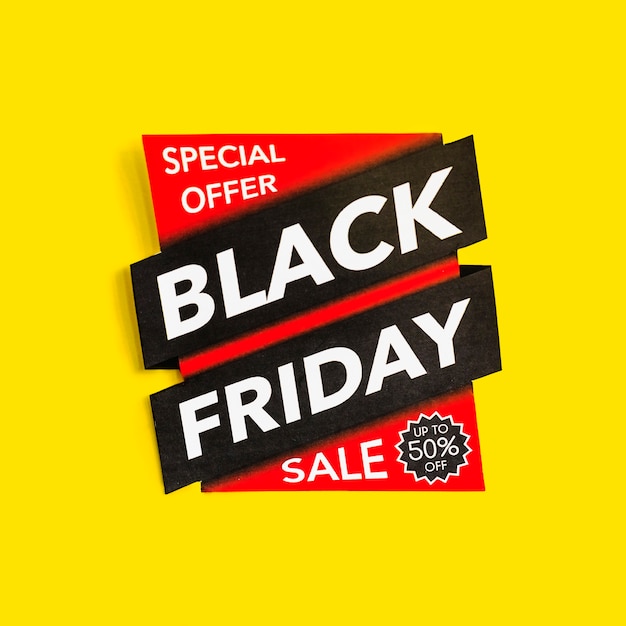 Gratis foto black friday-verkoopinschrijving op gele achtergrond