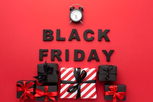 Black friday-verkoopsamenstelling op rode achtergrond