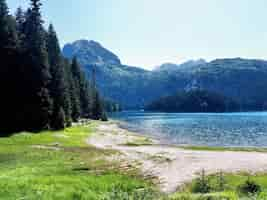 Gratis foto black lake in montenegro