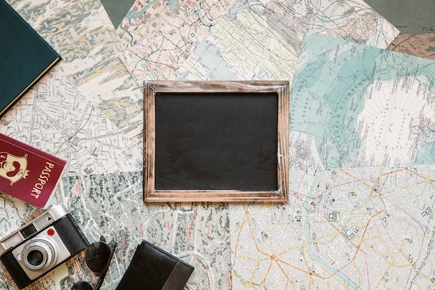 Gratis foto blackboard- en reisitems op kaarten