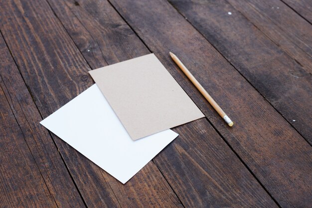 Blanco papier met potlood.