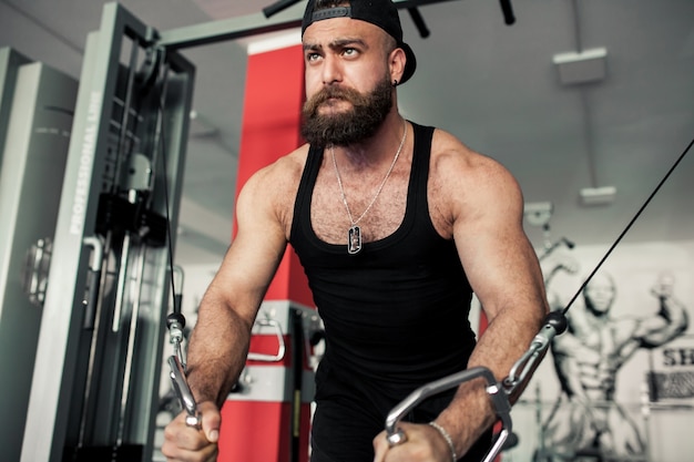 blanke fitness sterke biceps