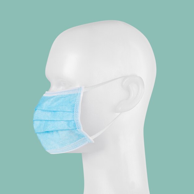 Blauw chirurgisch wegwerpmasker op een paspop