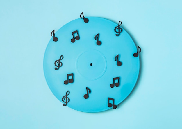 Gratis foto blauw geschilderd vinyl arrangement met muzieknoten