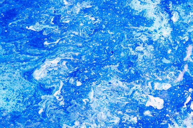 Blauwe achtergrond met abstracte vlekken