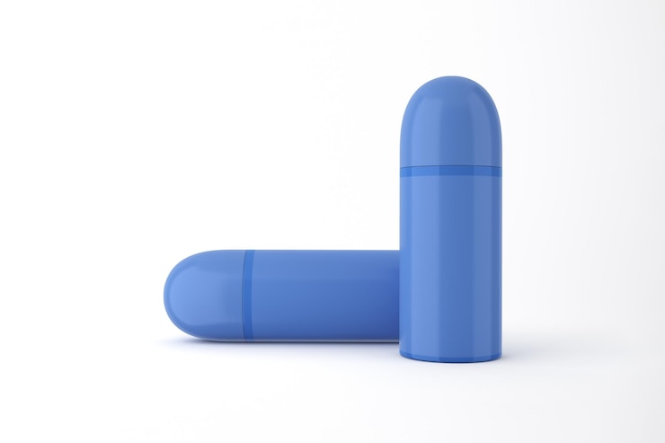 Gratis Foto blauwe aerosolcontainers op witte achtergrond