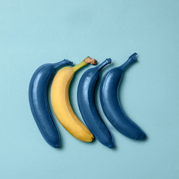 Blauwe bananenlijn met één schone banaan