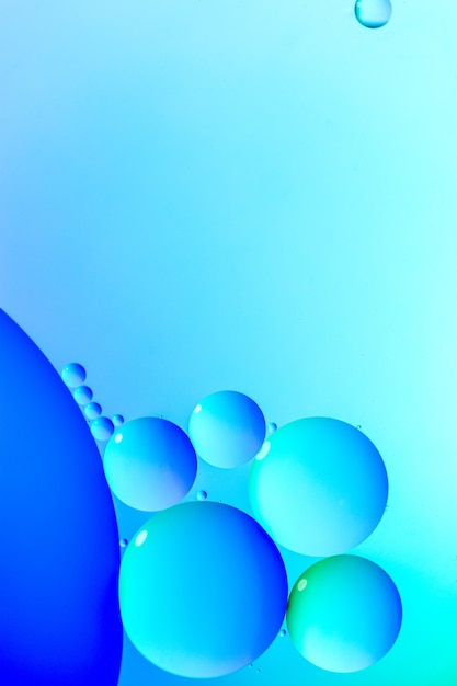 Blauwe heldere bubbels