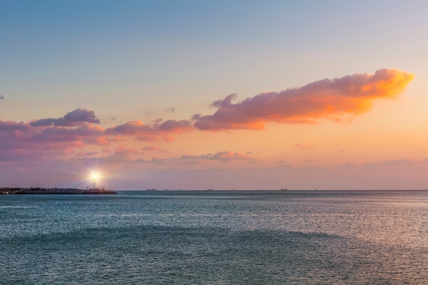 Blauwe hemel horizon rock achtergrond strand mooi