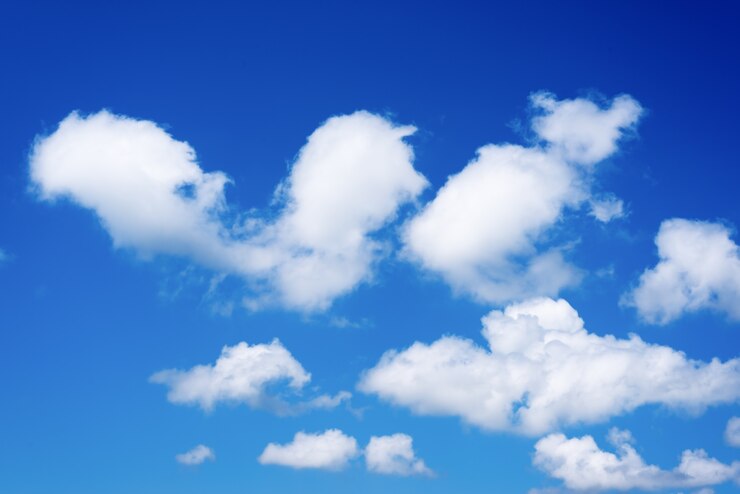 Blauwe lucht met wolken
