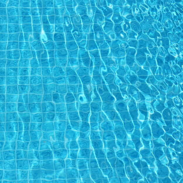 Blauwe rimpelende water achtergrond in zwembad