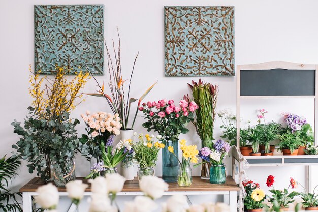 Bloemen in het bloemenwinkelatelier