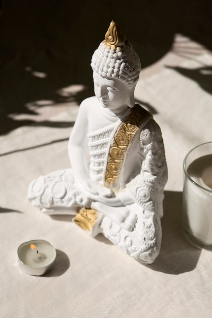 Gratis foto boeddha beeldje stilleven