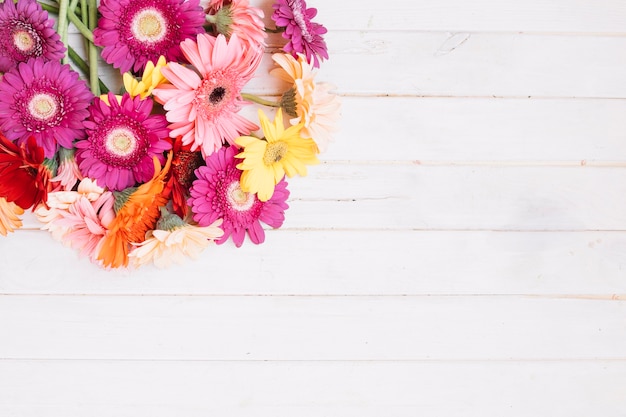 Boeket van heldere bloemen