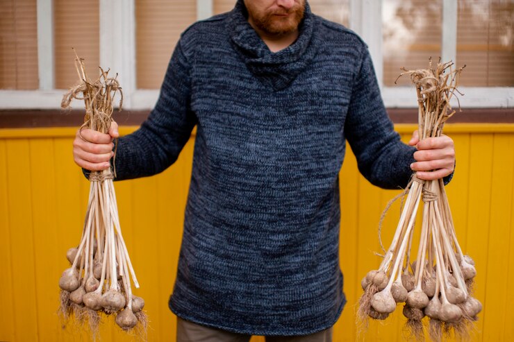 Gratis Foto boer zorgt voor de gewassen