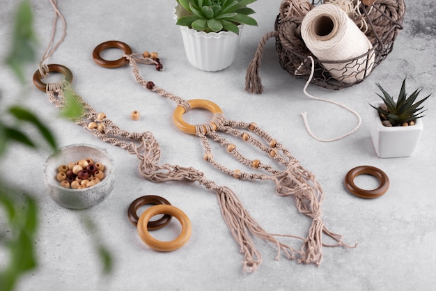 Gratis foto boho macramé arrangement binnen