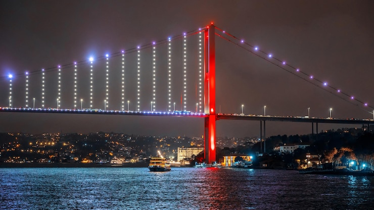 Gratis Foto bosporus-brug 's nachts in istanboel turkije