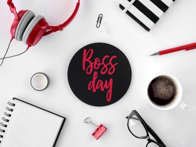 Boss day sticker op zijn bureau