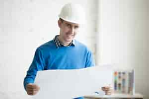 Gratis foto bouw ingenieur in hardhat