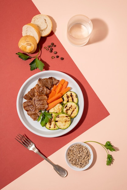 Boven uitzicht heerlijk eten op bord