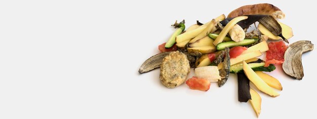 Bovenaanzicht afval met biologische groenten