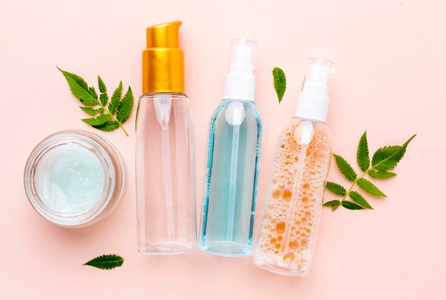 Gratis foto bovenaanzicht assortiment cosmetische producten