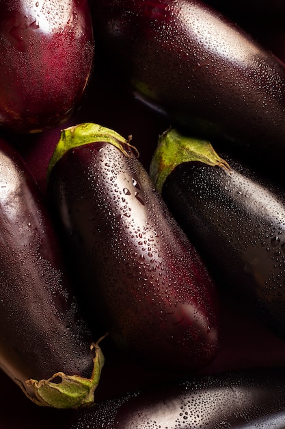 Gratis foto bovenaanzicht aubergine arrangement