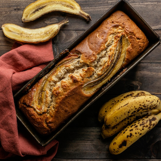 Gratis foto bovenaanzicht bananenbroodje