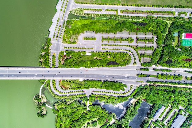 Gratis foto bovenaanzicht bij brug