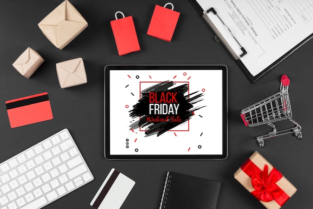 Bovenaanzicht black friday verkooparrangement met tablet