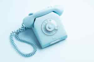 Gratis foto bovenaanzicht blauwe maandag concept samenstelling met telefoon
