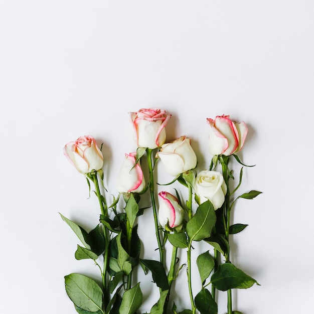 Gratis foto bovenaanzicht boeket rozen