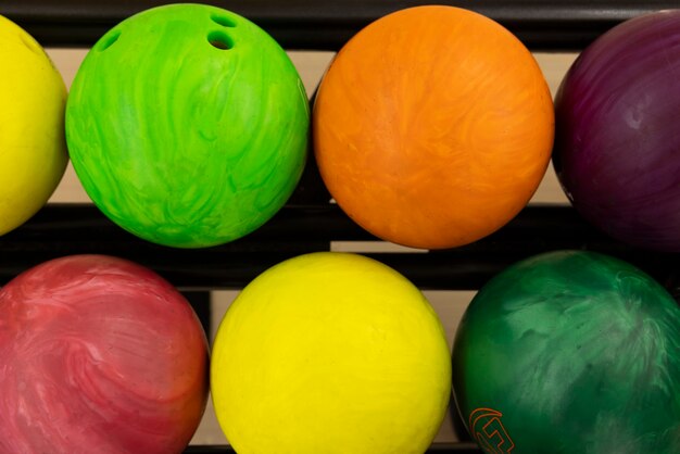 Bovenaanzicht bowlingballen arrangement