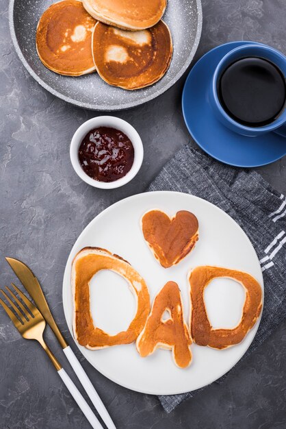 Bovenaanzicht brood letters voor vaderdag